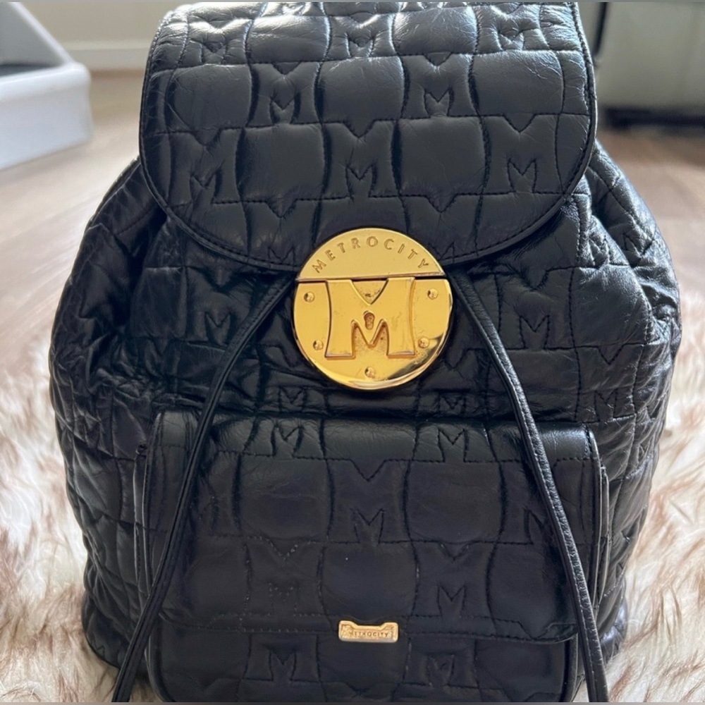 💜MetroCity Quilted Backpack EUC